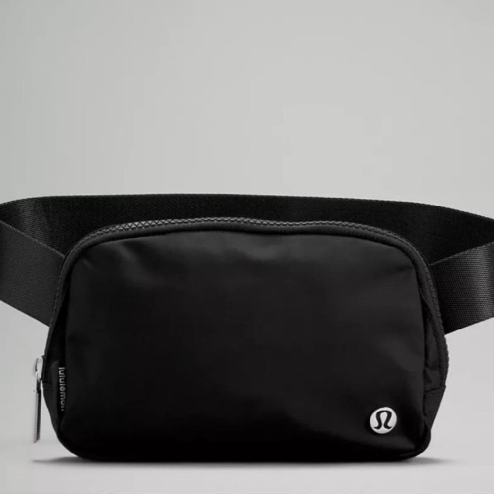 Lululemon everywhere crossbody BLACK